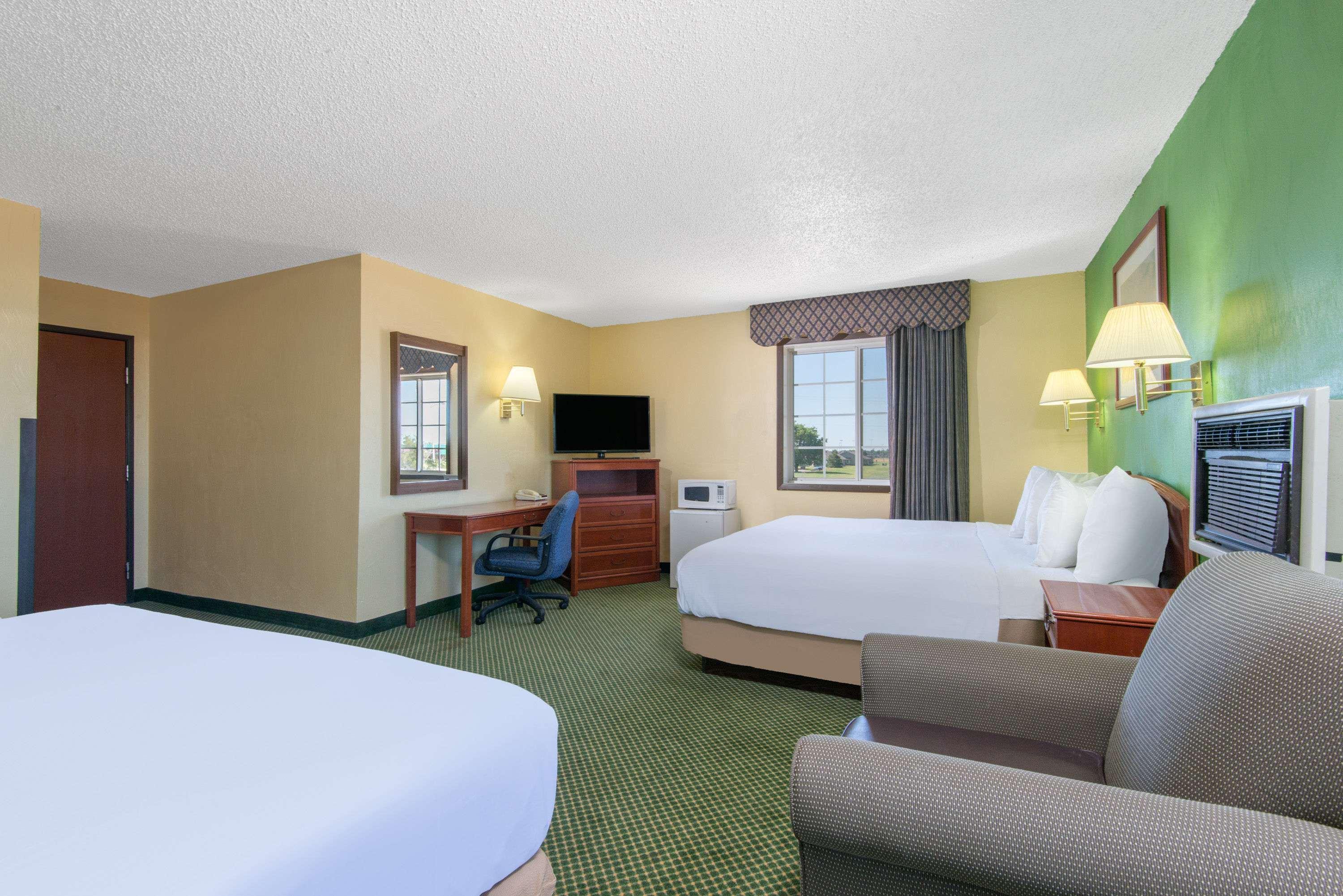 Days By Wyndham Hotel Great Bend