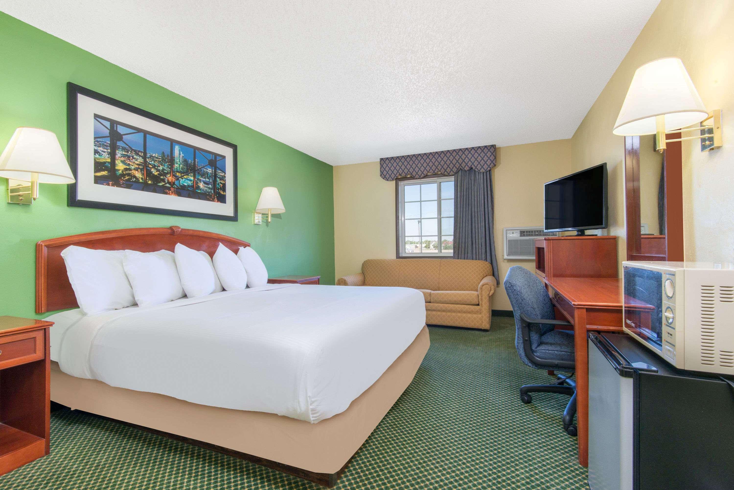 Days By Wyndham Hotel Great Bend