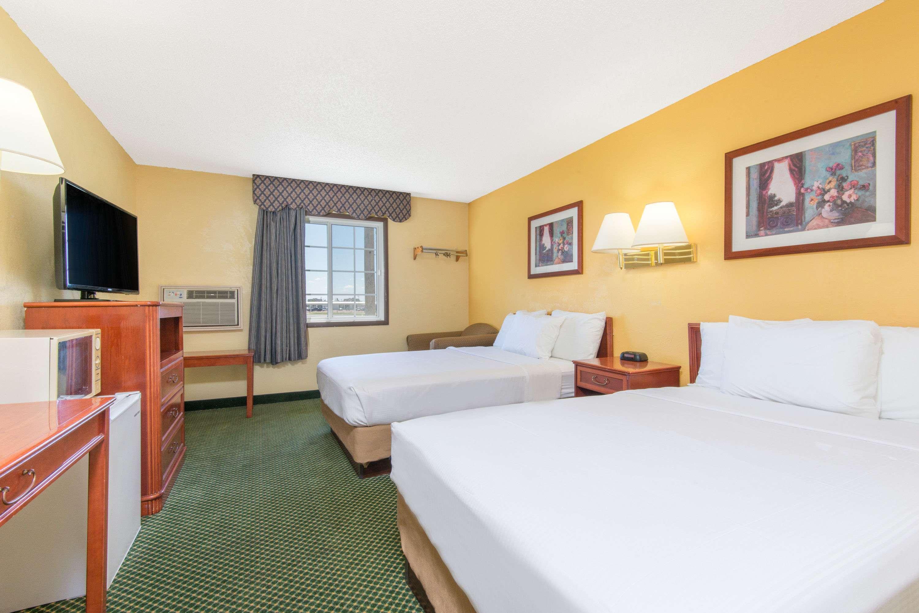 Hotel Days By Wyndham Great Bend